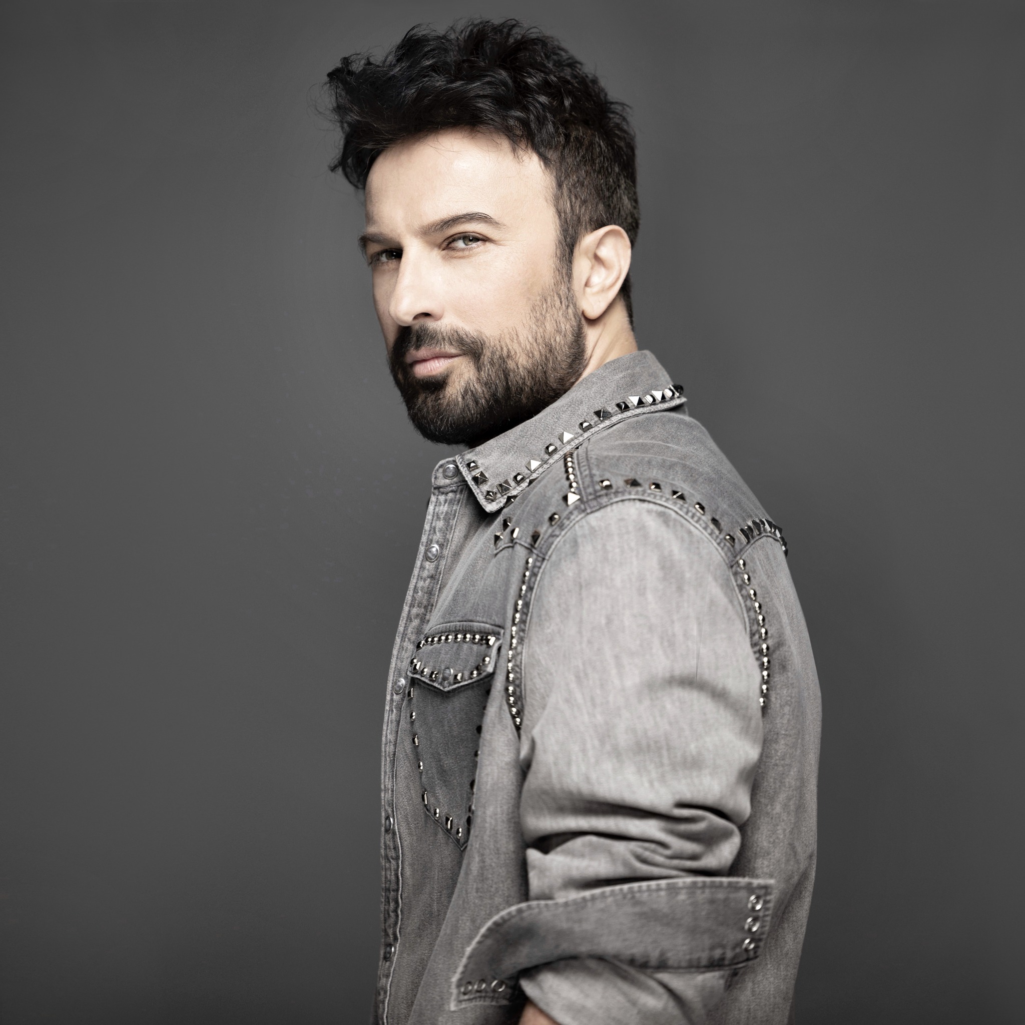 TARKAN’DAN YAZ SÜRPRİZİ – DÖNMÜYOR GİDEN